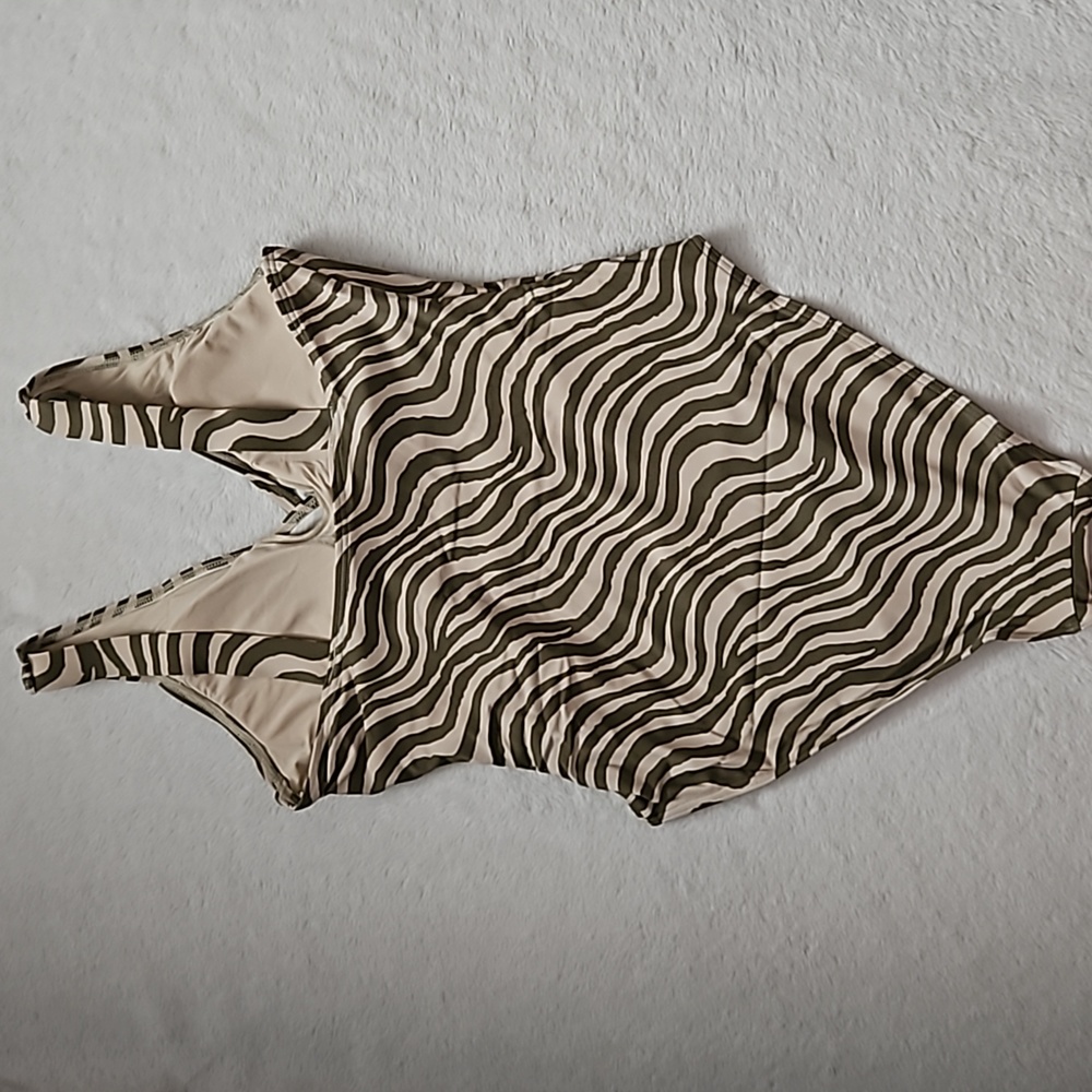 *NWT* Andie The Capri One Piece Swimsuit - Picture 8 of 13